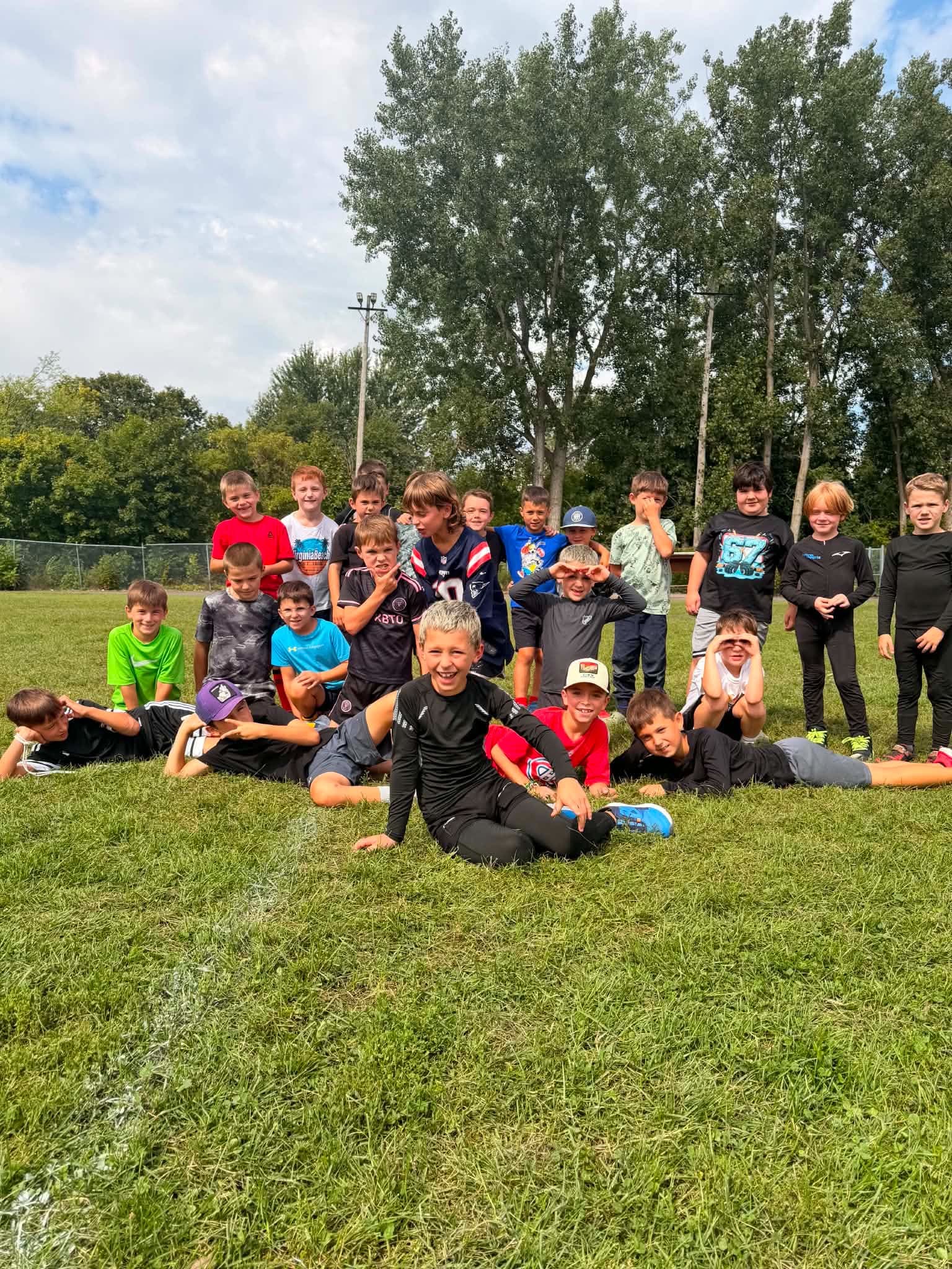 Créer des souvenirs ensemble lors d'un ancien camp Hockey 100 Limites
