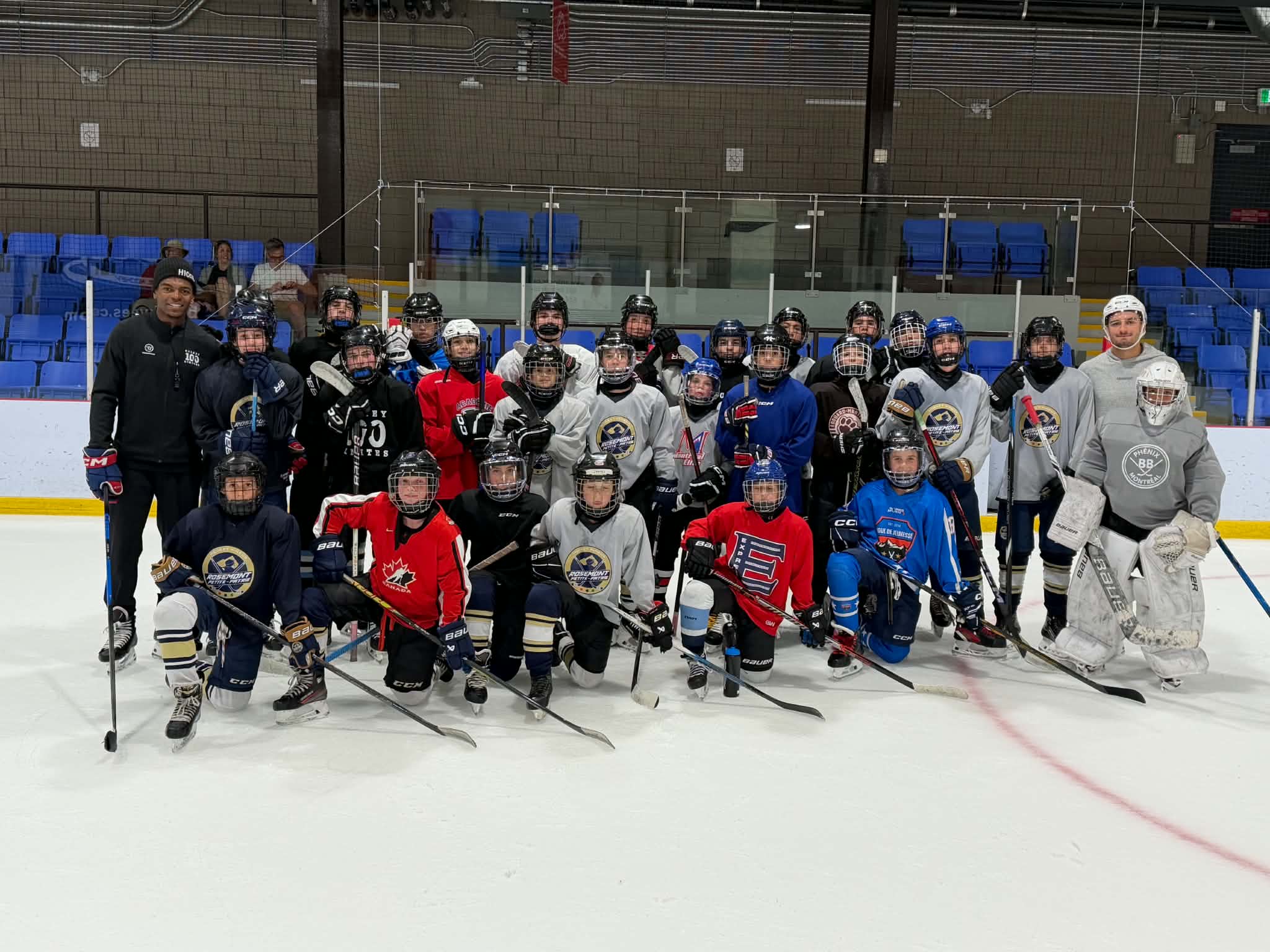 Se retrouver sur la glace lors d'un ancien camp Hockey 100 Limites